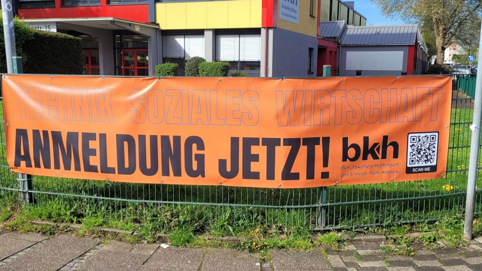 Schulplatz gesucht? Jetzt noch für 2026/27 am Berufskolleg Hattingen anmelden